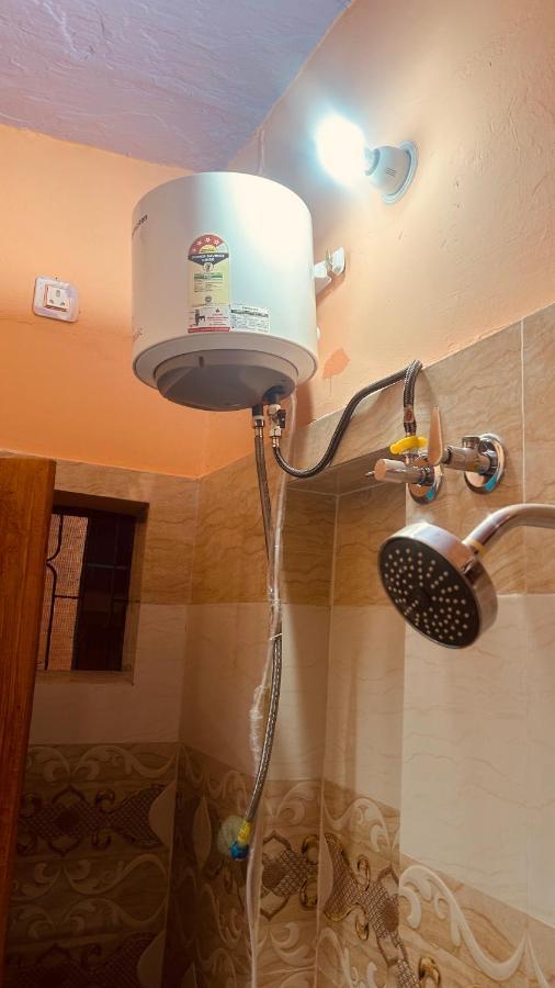 Tandon Lodge On The Ganga Ghat Homestay 瓦拉纳西 外观 照片