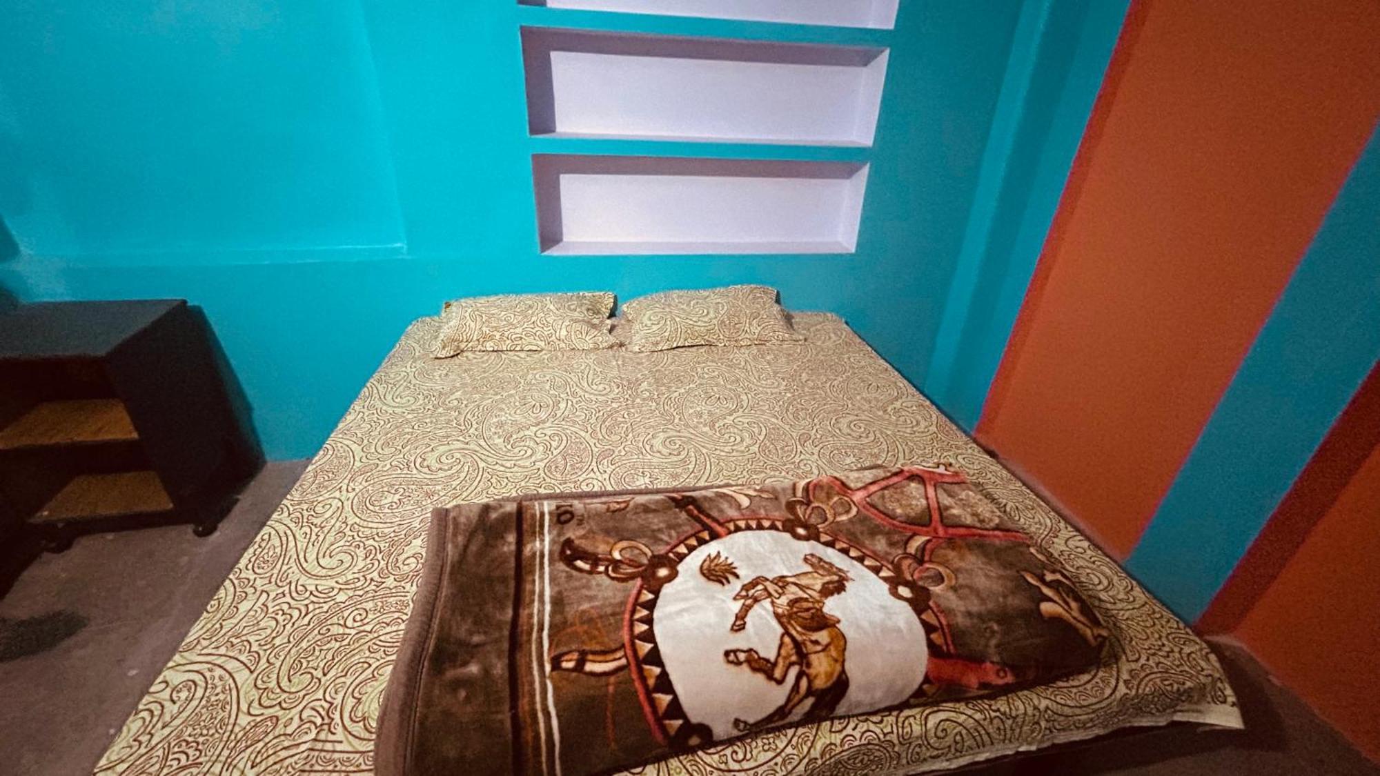 Tandon Lodge On The Ganga Ghat Homestay 瓦拉纳西 外观 照片