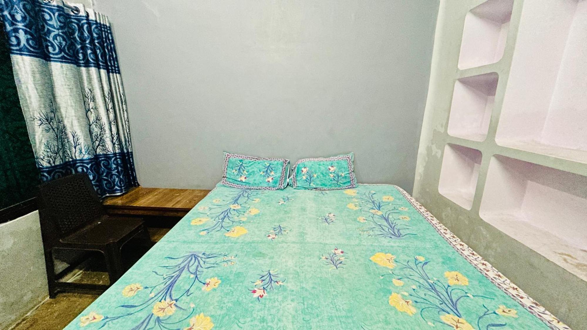 Tandon Lodge On The Ganga Ghat Homestay 瓦拉纳西 外观 照片