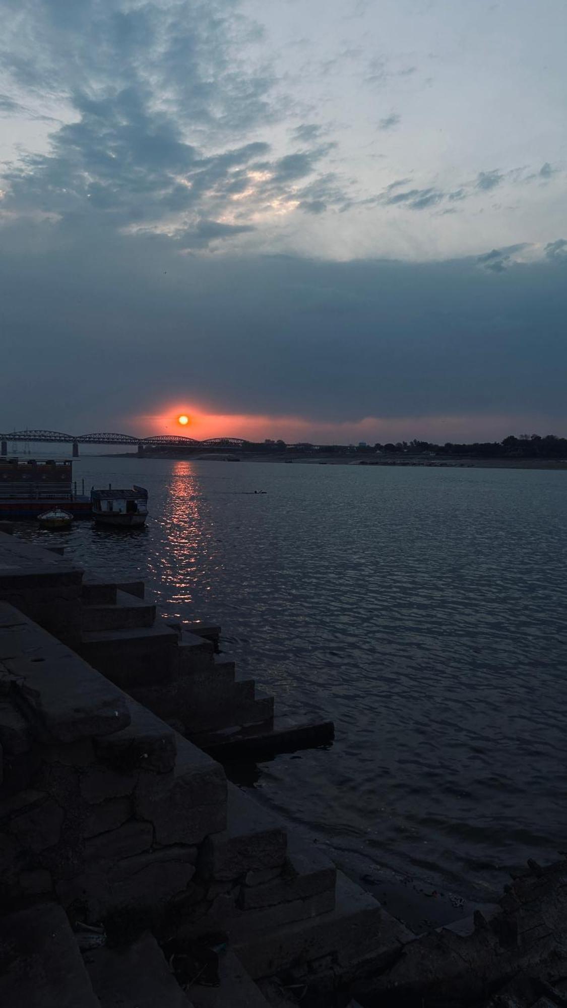 Tandon Lodge On The Ganga Ghat Homestay 瓦拉纳西 外观 照片
